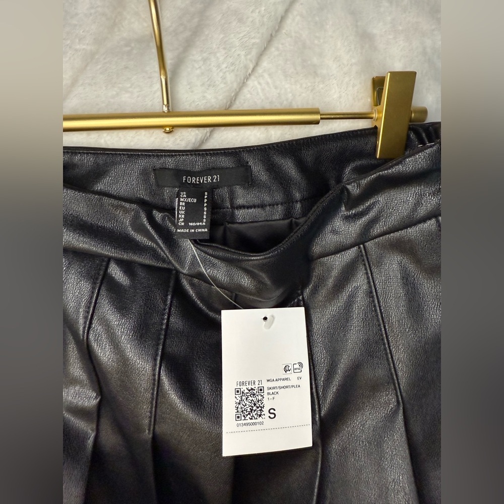 Forever 21 Black Faux Leather Mini Skirt - Picture 3 of 5